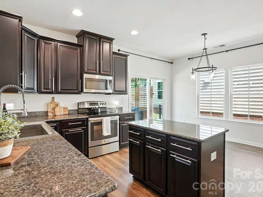 2042 Hamil Ridge Drive, Waxhaw, NC 28173.  MLS# CAR4343022, YatesRealty ID 34763. 