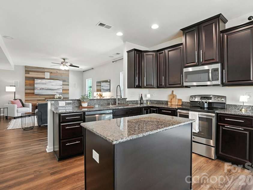 2042 Hamil Ridge Drive, Waxhaw, NC 28173.  MLS# CAR4343022, YatesRealty ID 34763. 