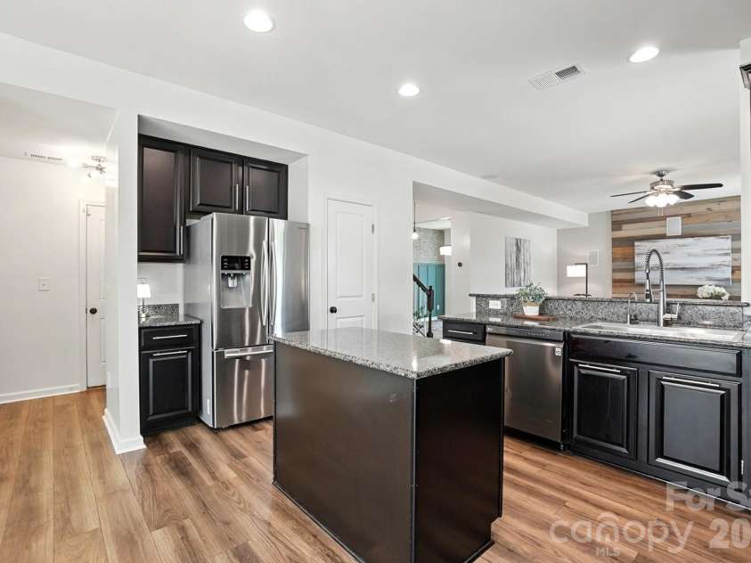 2042 Hamil Ridge Drive, Waxhaw, NC 28173.  MLS# CAR4343022, YatesRealty ID 34763. 