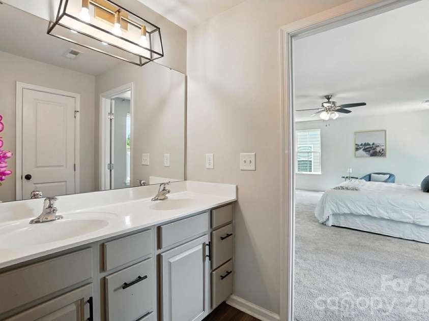 2042 Hamil Ridge Drive, Waxhaw, NC 28173.  MLS# CAR4343022, YatesRealty ID 34763. 