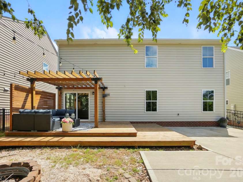 2042 Hamil Ridge Drive, Waxhaw, NC 28173.  MLS# CAR4343022, YatesRealty ID 34763. 