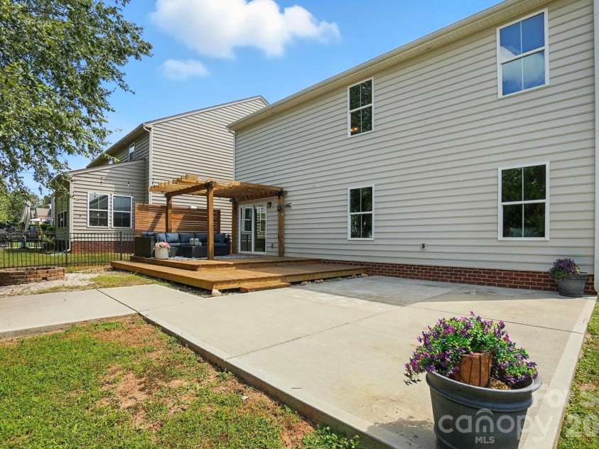 2042 Hamil Ridge Drive, Waxhaw, NC 28173.  MLS# CAR4343022, YatesRealty ID 34763. 