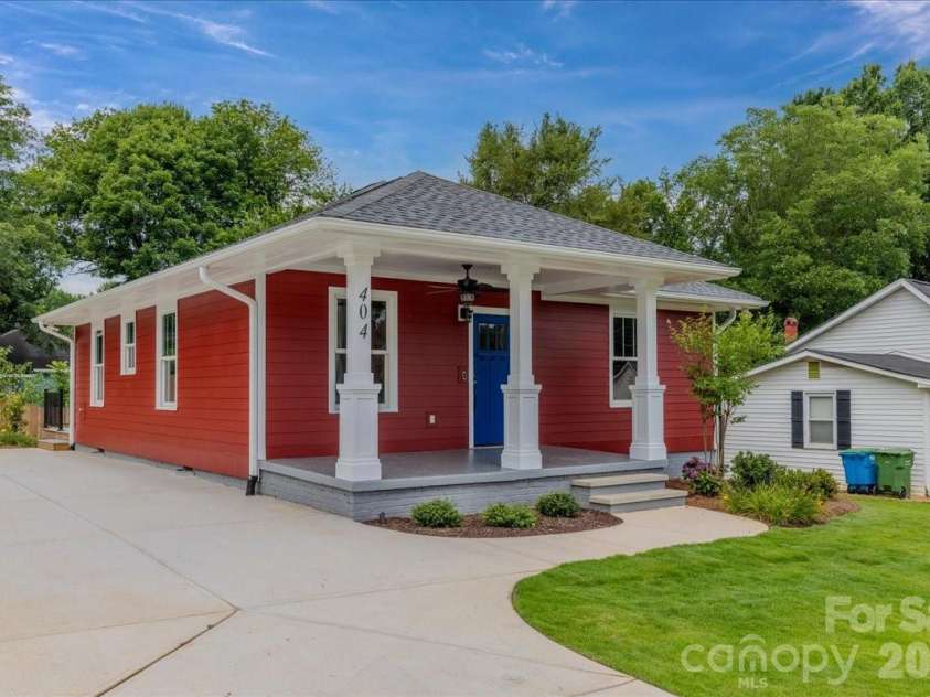 404 Williamson Street, Fort Mill, SC 29715.  MLS# CAR4396428, YatesRealty ID 34763. Front of home