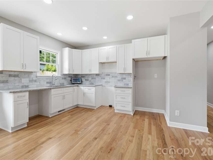 404 Williamson Street, Fort Mill, SC 29715.  MLS# CAR4396428, YatesRealty ID 34763. Kitchen area