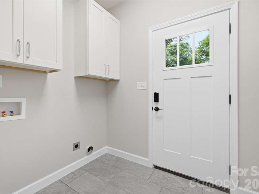 404 Williamson Street, Fort Mill, SC 29715.  MLS# CAR4396428, YatesRealty ID 34763. Laundrey mud room