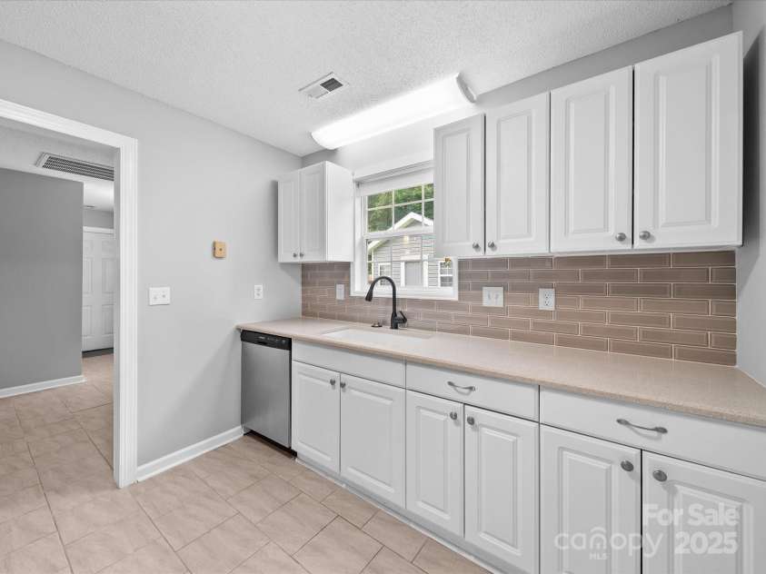 1585 Nathanial Street, Newton, NC 28658.  MLS# CAR4289013, YatesRealty ID 34764. NEW Quartz Counter Tops NEW Tile Backsplash