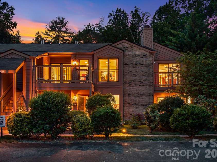 60 Ravencroft Lane, Asheville, NC 28803.  MLS# CAR4386269, YatesRealty ID 34764. 