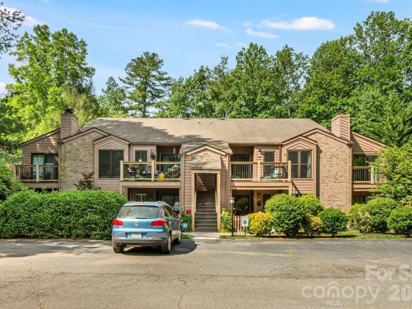 60 Ravencroft Lane, Asheville, NC 28803.  MLS# CAR4386269, YatesRealty ID 34764. 