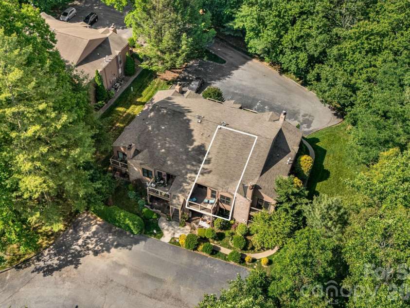 60 Ravencroft Lane, Asheville, NC 28803.  MLS# CAR4386269, YatesRealty ID 34764. 