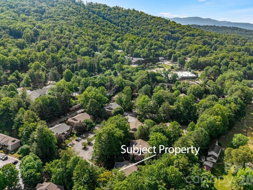 60 Ravencroft Lane, Asheville, NC 28803.  MLS# CAR4386269, YatesRealty ID 34764. 