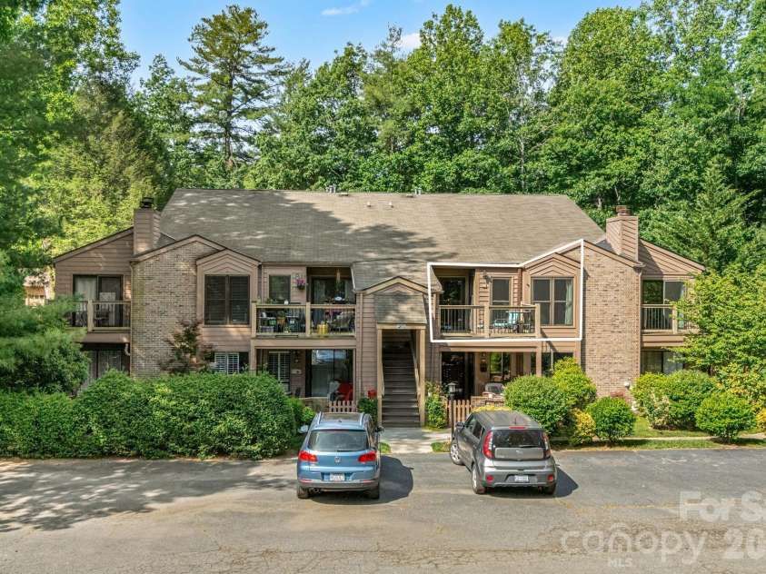60 Ravencroft Lane, Asheville, NC 28803.  MLS# CAR4386269, YatesRealty ID 34764. 