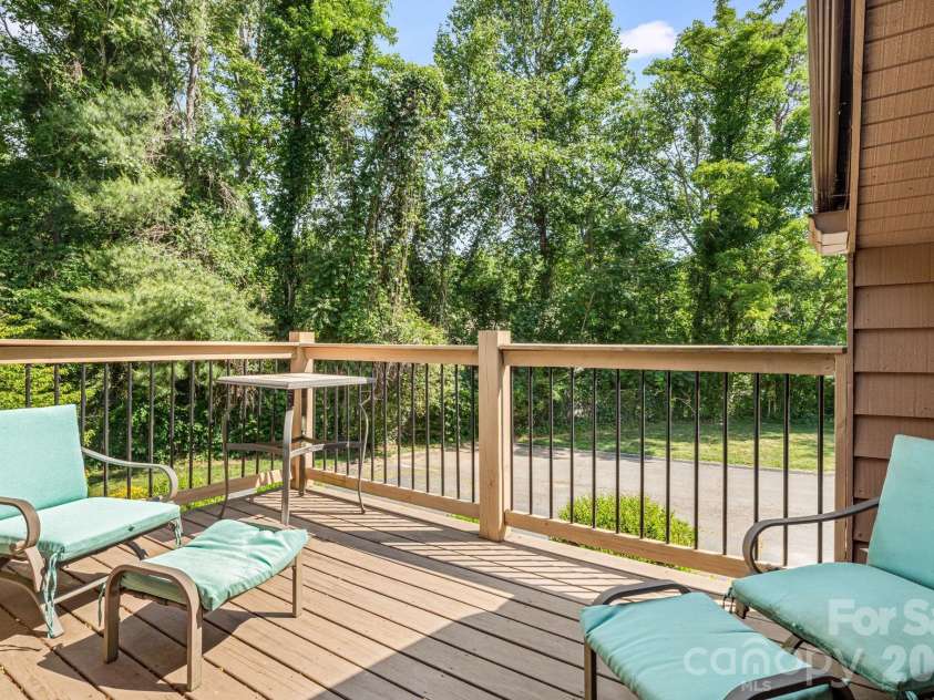 60 Ravencroft Lane, Asheville, NC 28803.  MLS# CAR4386269, YatesRealty ID 34764. 