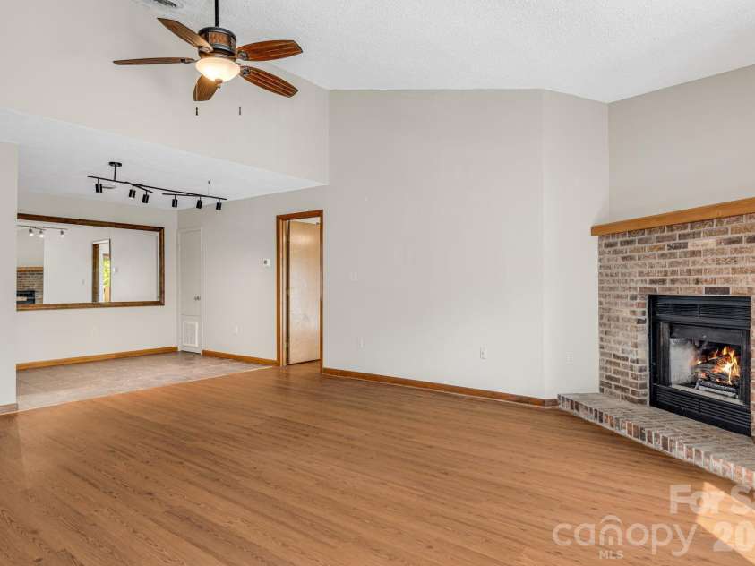 60 Ravencroft Lane, Asheville, NC 28803.  MLS# CAR4386269, YatesRealty ID 34764. 