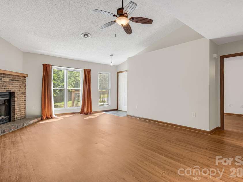 60 Ravencroft Lane, Asheville, NC 28803.  MLS# CAR4386269, YatesRealty ID 34764. 