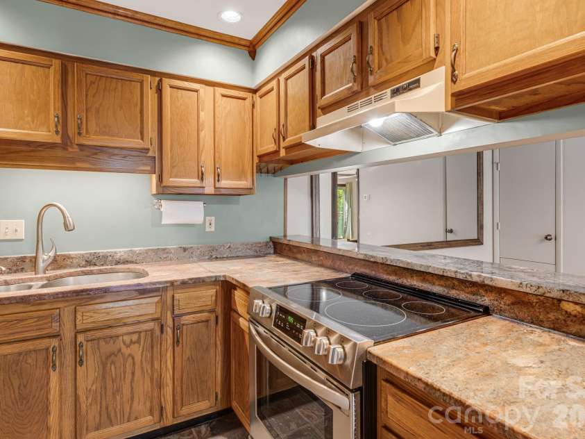 60 Ravencroft Lane, Asheville, NC 28803.  MLS# CAR4386269, YatesRealty ID 34764. 