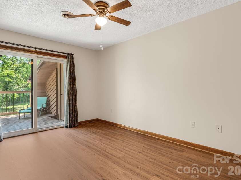 60 Ravencroft Lane, Asheville, NC 28803.  MLS# CAR4386269, YatesRealty ID 34764. 