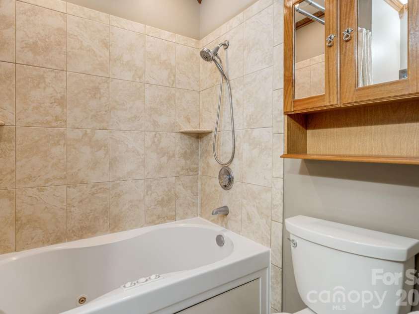 60 Ravencroft Lane, Asheville, NC 28803.  MLS# CAR4386269, YatesRealty ID 34764. 