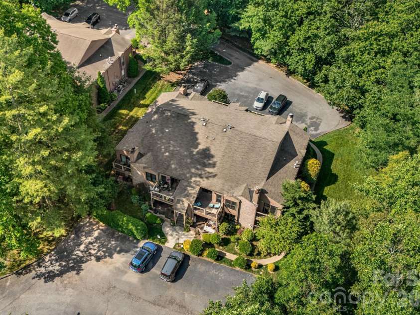 60 Ravencroft Lane, Asheville, NC 28803.  MLS# CAR4386269, YatesRealty ID 34764. 