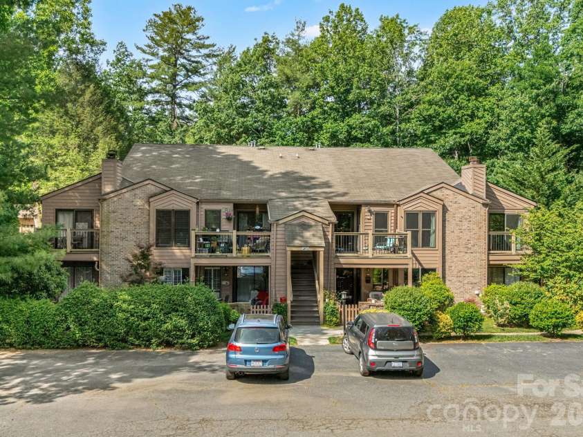 60 Ravencroft Lane, Asheville, NC 28803.  MLS# CAR4386269, YatesRealty ID 34764. 