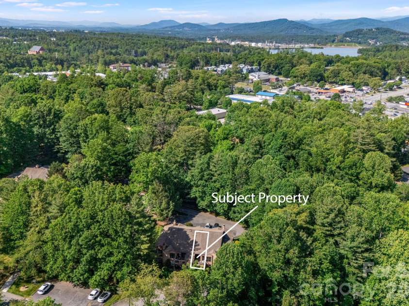 60 Ravencroft Lane, Asheville, NC 28803.  MLS# CAR4386269, YatesRealty ID 34764. 