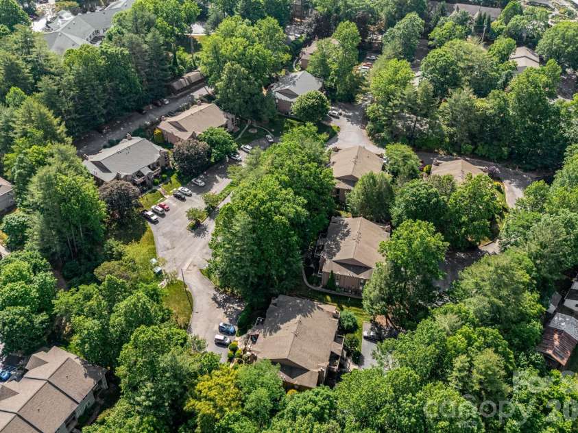 60 Ravencroft Lane, Asheville, NC 28803.  MLS# CAR4386269, YatesRealty ID 34764. 