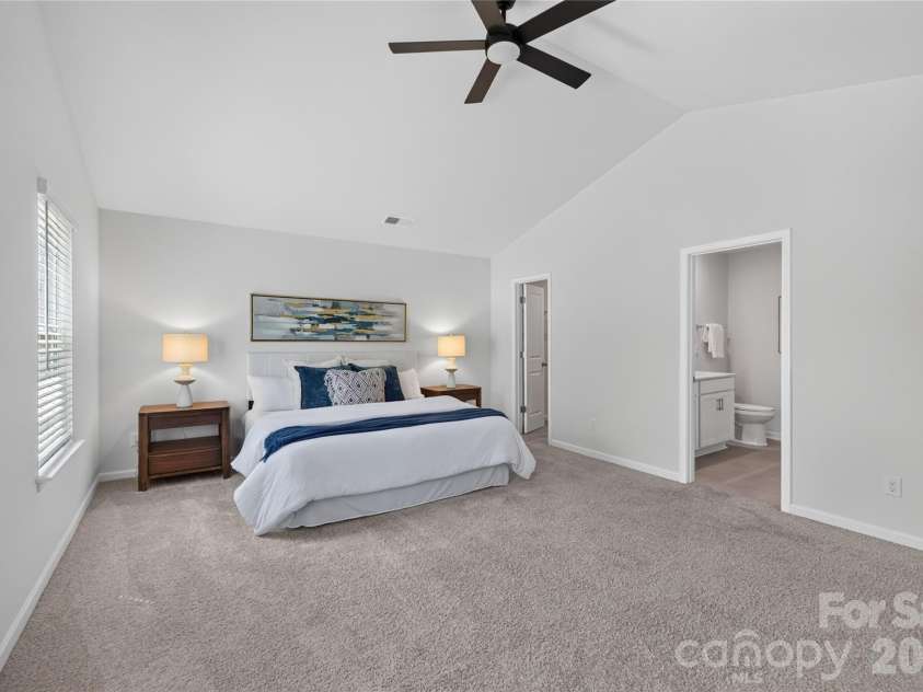 2023 Navarro Road, Charlotte, NC 28214.  MLS# CAR4394895, YatesRealty ID 34765. 