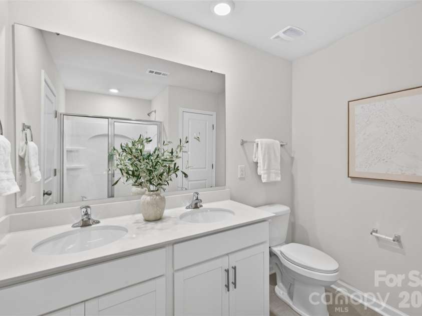 2023 Navarro Road, Charlotte, NC 28214.  MLS# CAR4394895, YatesRealty ID 34765. 