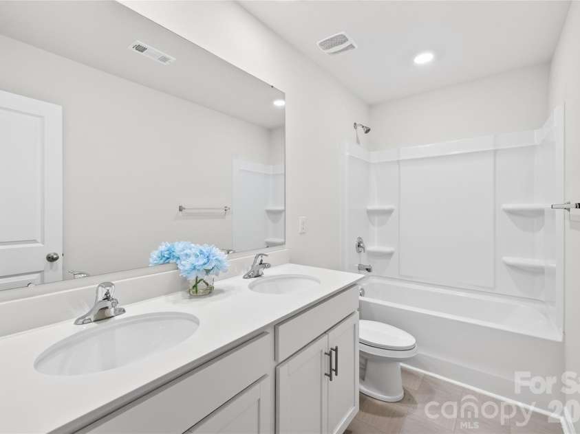 2023 Navarro Road, Charlotte, NC 28214.  MLS# CAR4394895, YatesRealty ID 34765. 