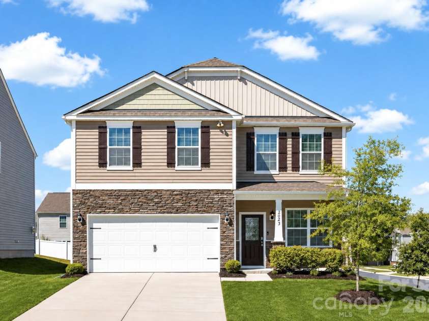 2023 Navarro Road, Charlotte, NC 28214.  MLS# CAR4394895, YatesRealty ID 34765. Grass digitally enhanced