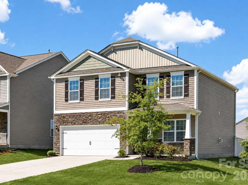 2023 Navarro Road, Charlotte, NC 28214.  MLS# CAR4394895, YatesRealty ID 34765. Grass digitally enhanced