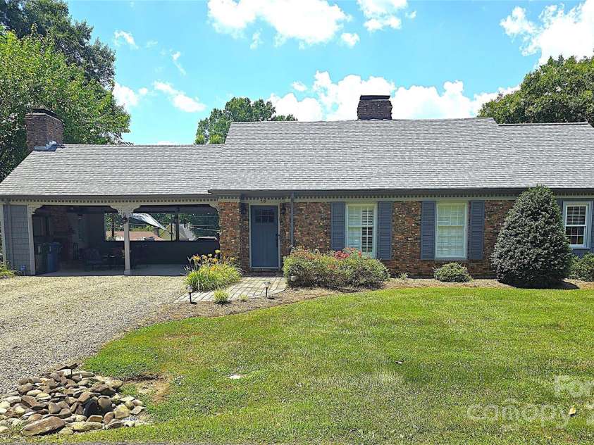 719 9th Street, Hickory, NC 28601.  MLS# CAR4292176, YatesRealty ID 34765. 