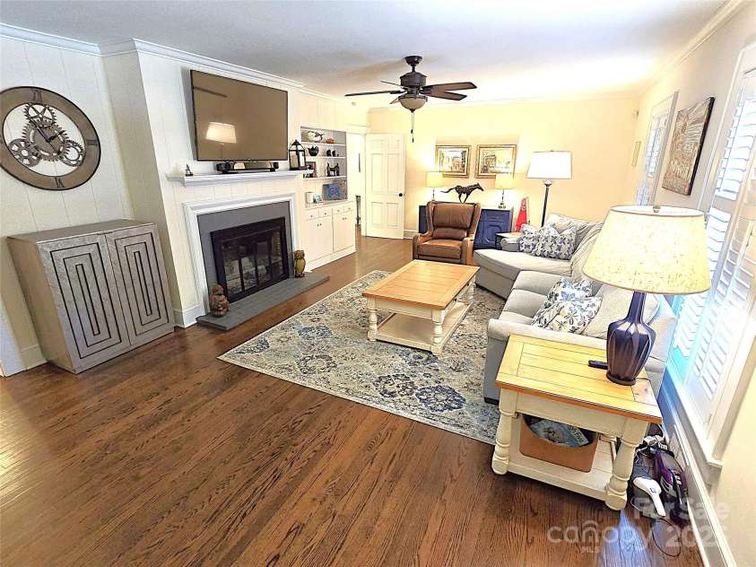 719 9th Street, Hickory, NC 28601.  MLS# CAR4292176, YatesRealty ID 34765. 