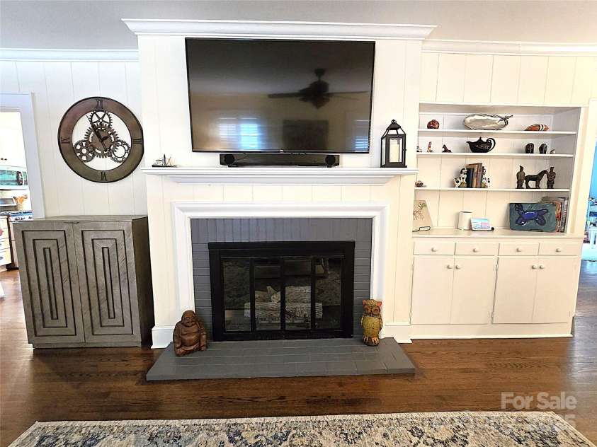 719 9th Street, Hickory, NC 28601.  MLS# CAR4292176, YatesRealty ID 34765. 