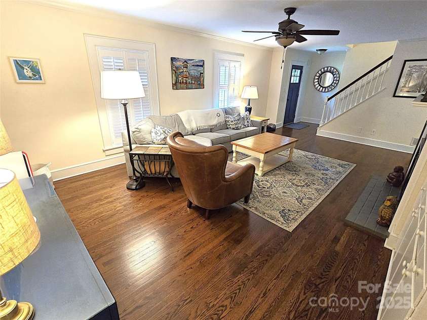 719 9th Street, Hickory, NC 28601.  MLS# CAR4292176, YatesRealty ID 34765. 