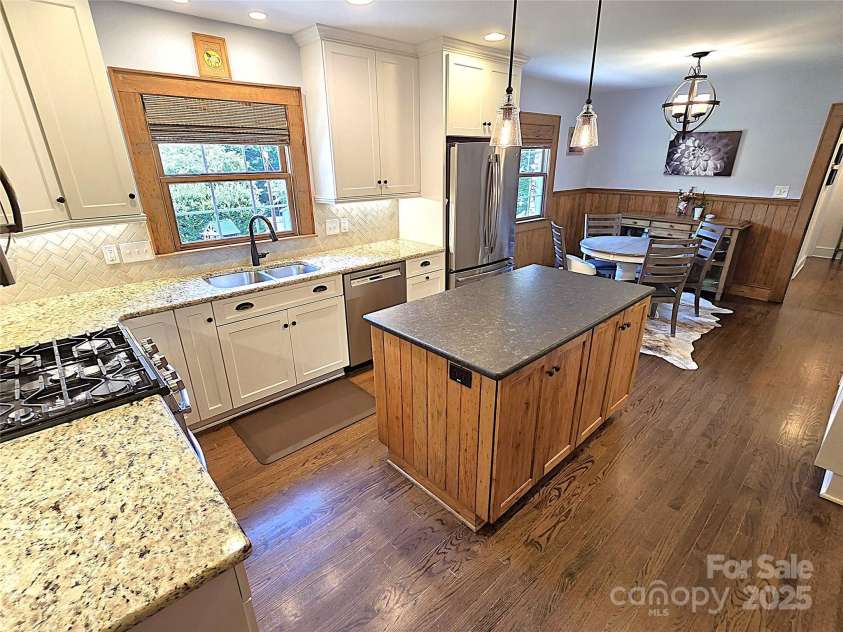 719 9th Street, Hickory, NC 28601.  MLS# CAR4292176, YatesRealty ID 34765. 