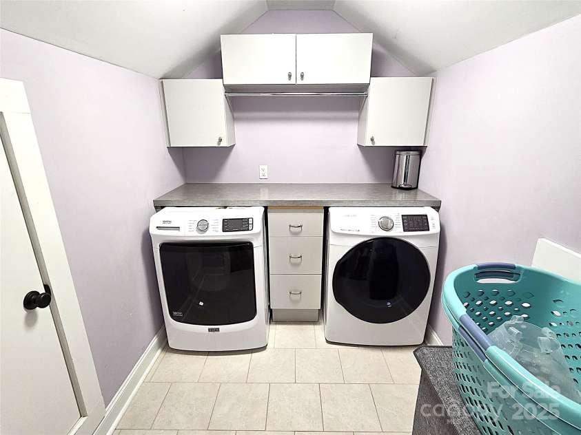 719 9th Street, Hickory, NC 28601.  MLS# CAR4292176, YatesRealty ID 34765. 