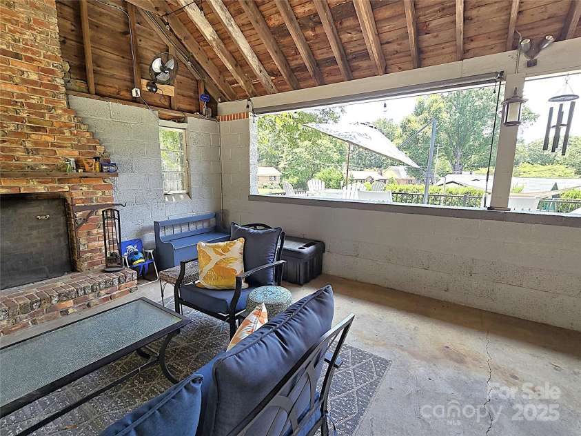 719 9th Street, Hickory, NC 28601.  MLS# CAR4292176, YatesRealty ID 34765. 