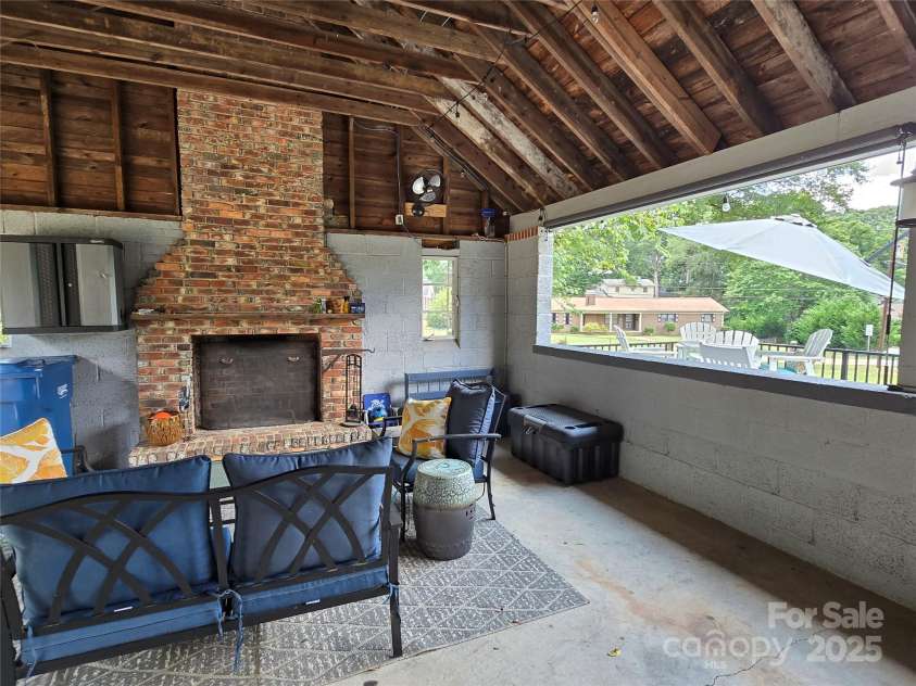 719 9th Street, Hickory, NC 28601.  MLS# CAR4292176, YatesRealty ID 34765. 