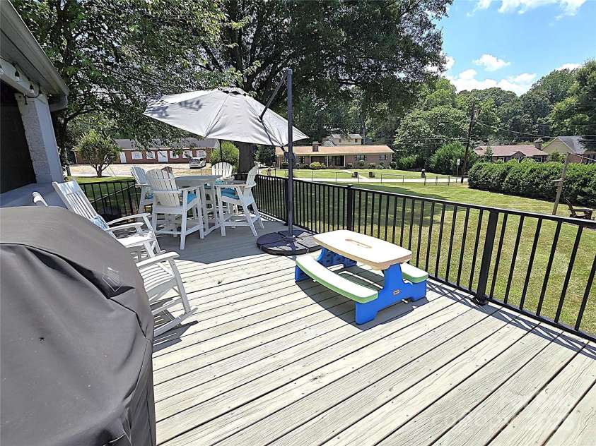 719 9th Street, Hickory, NC 28601.  MLS# CAR4292176, YatesRealty ID 34765. 