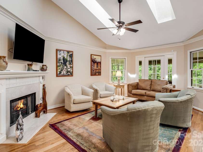 1015 Saddlebrook Drive, Hendersonville, NC 28739.  MLS# CAR4294403, YatesRealty ID 34766. 