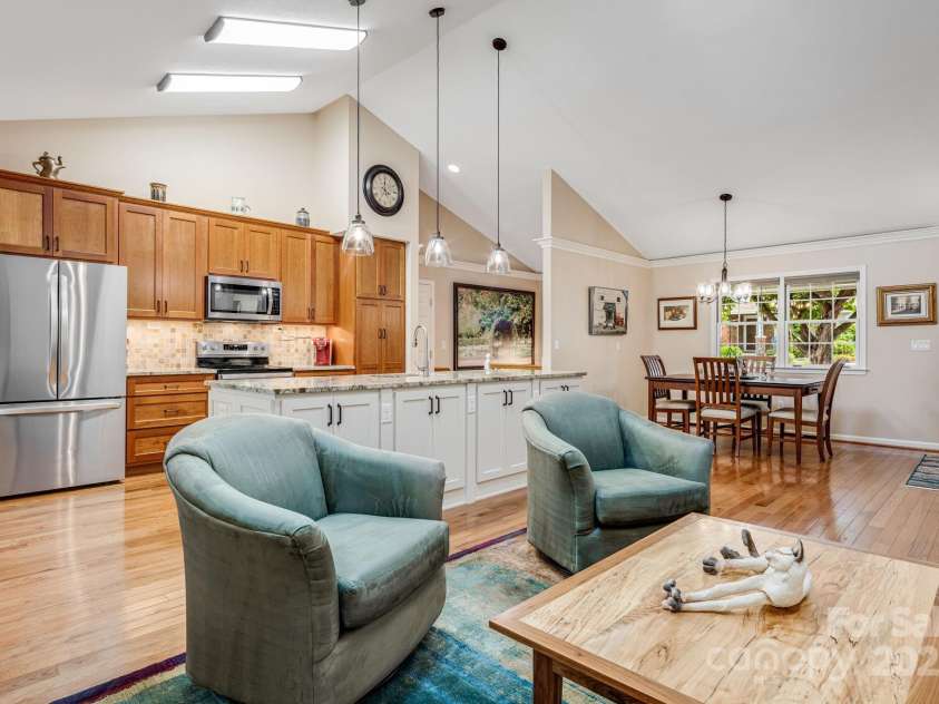 1015 Saddlebrook Drive, Hendersonville, NC 28739.  MLS# CAR4294403, YatesRealty ID 34766. 