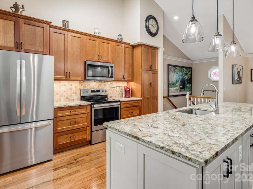 1015 Saddlebrook Drive, Hendersonville, NC 28739.  MLS# CAR4294403, YatesRealty ID 34766. 