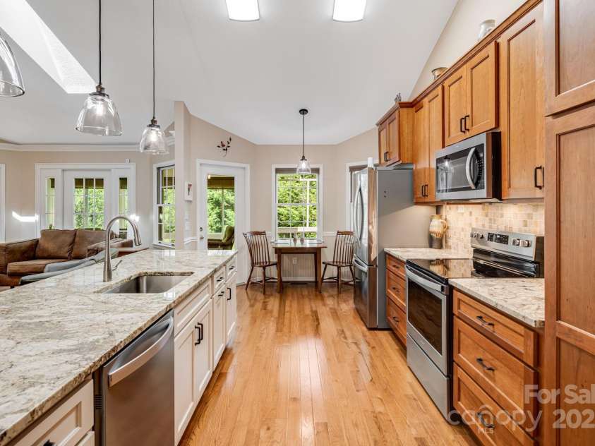 1015 Saddlebrook Drive, Hendersonville, NC 28739.  MLS# CAR4294403, YatesRealty ID 34766. 