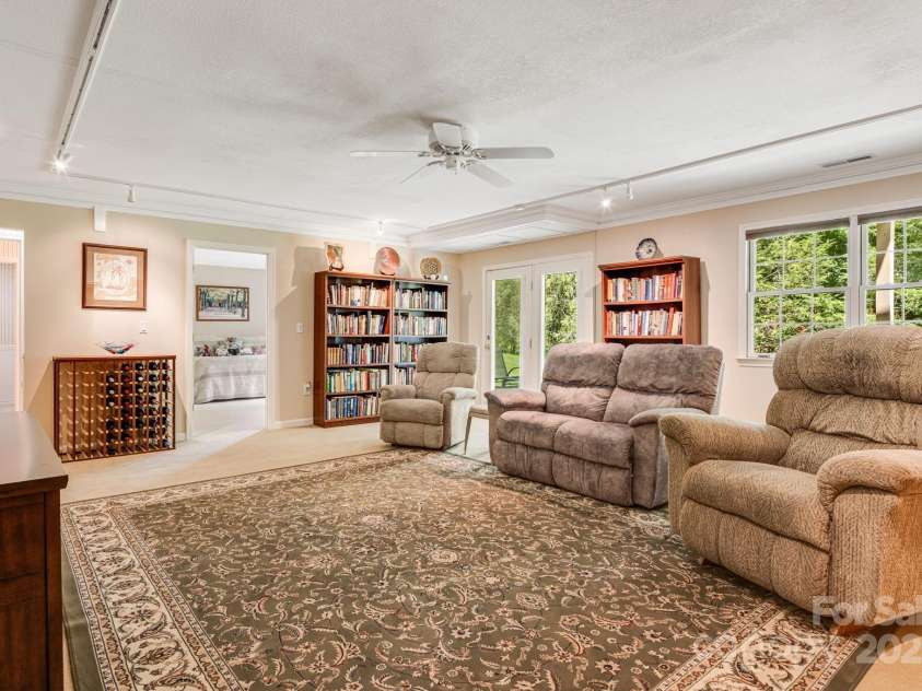 1015 Saddlebrook Drive, Hendersonville, NC 28739.  MLS# CAR4294403, YatesRealty ID 34766. 