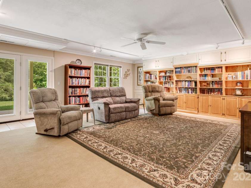 1015 Saddlebrook Drive, Hendersonville, NC 28739.  MLS# CAR4294403, YatesRealty ID 34766. 