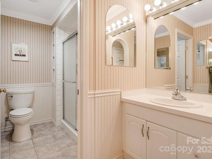1015 Saddlebrook Drive, Hendersonville, NC 28739.  MLS# CAR4294403, YatesRealty ID 34766. 
