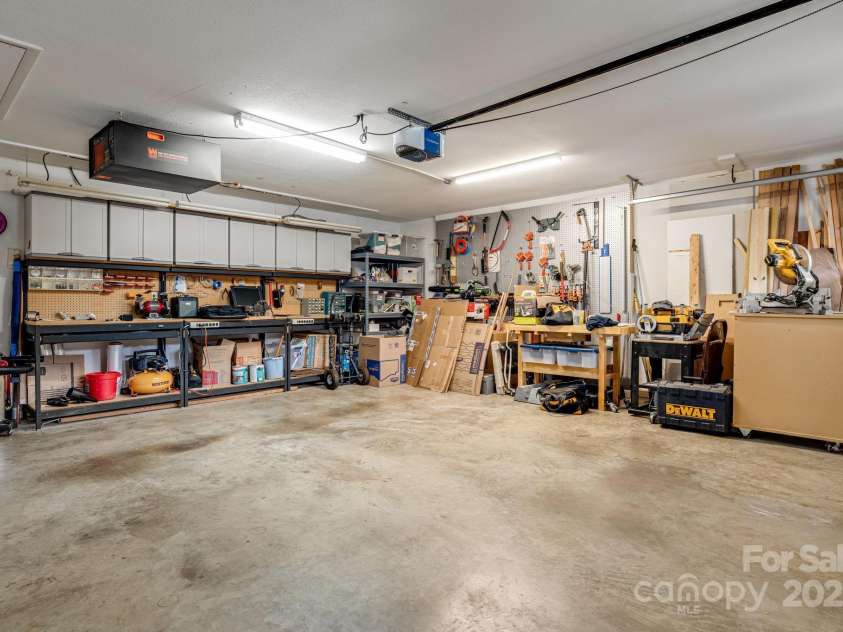 1015 Saddlebrook Drive, Hendersonville, NC 28739.  MLS# CAR4294403, YatesRealty ID 34766. 