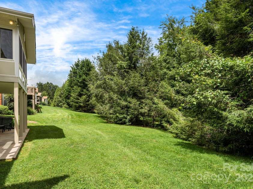 1015 Saddlebrook Drive, Hendersonville, NC 28739.  MLS# CAR4294403, YatesRealty ID 34766. 