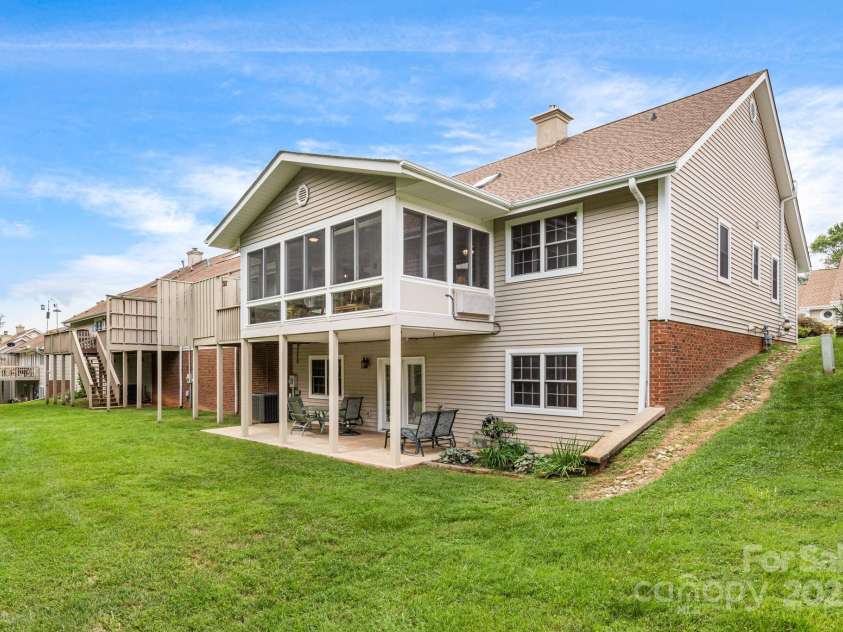 1015 Saddlebrook Drive, Hendersonville, NC 28739.  MLS# CAR4294403, YatesRealty ID 34766. 