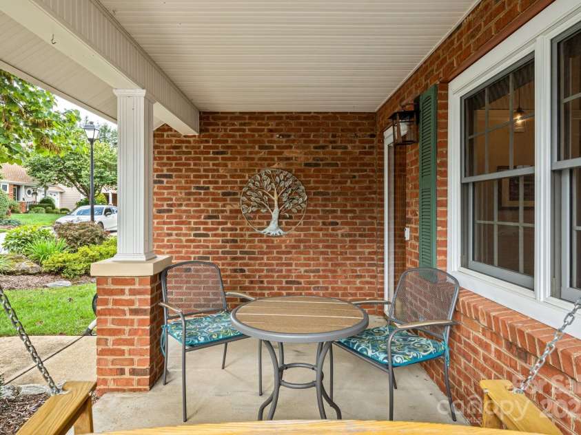 1015 Saddlebrook Drive, Hendersonville, NC 28739.  MLS# CAR4294403, YatesRealty ID 34766. 